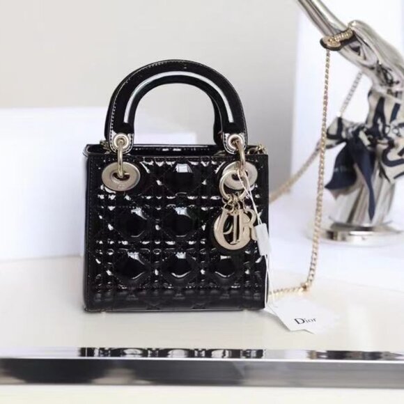 Classic DIOR Bag: A Stylish and Versatile Choice for Elegance - Picture 1 of 5